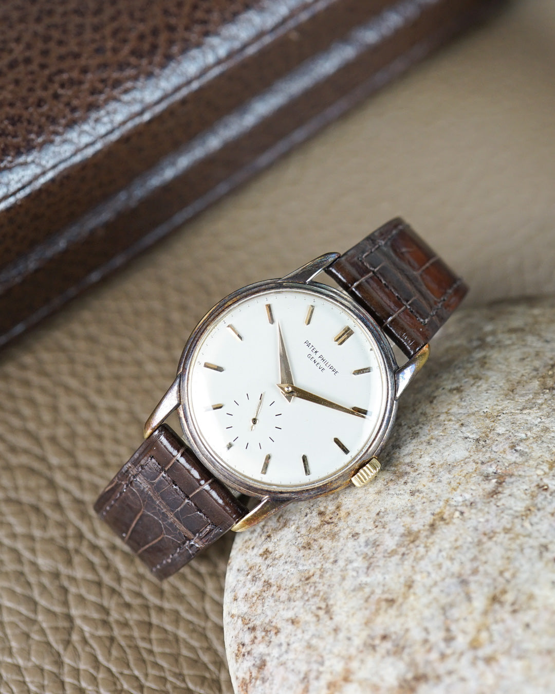 Patek Philippe Calatrava référence 1569 en or jaune — cadran en émail gravé, calibre 27-AM 400