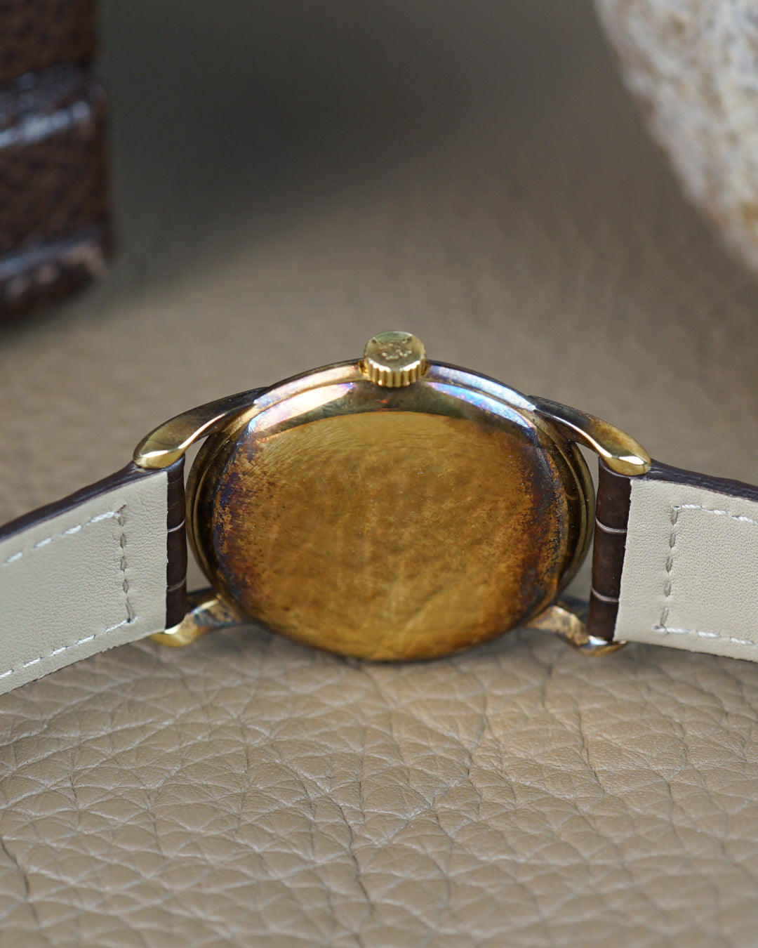 Patek Philippe Calatrava référence 1569 en or jaune — cadran en émail gravé, calibre 27-AM 400