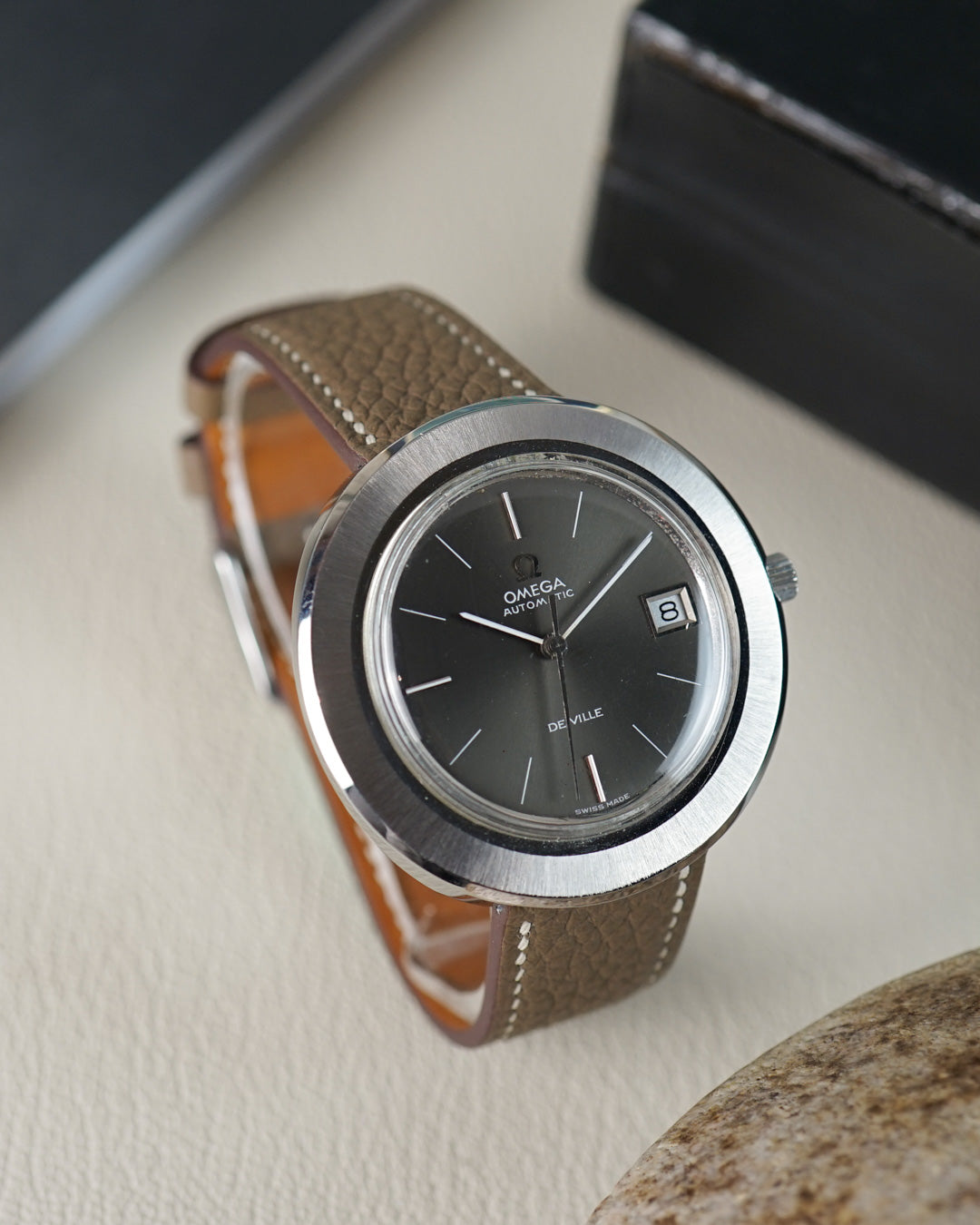 Omega De Ville reference 166.094 "Disco Volante" — Grey dial