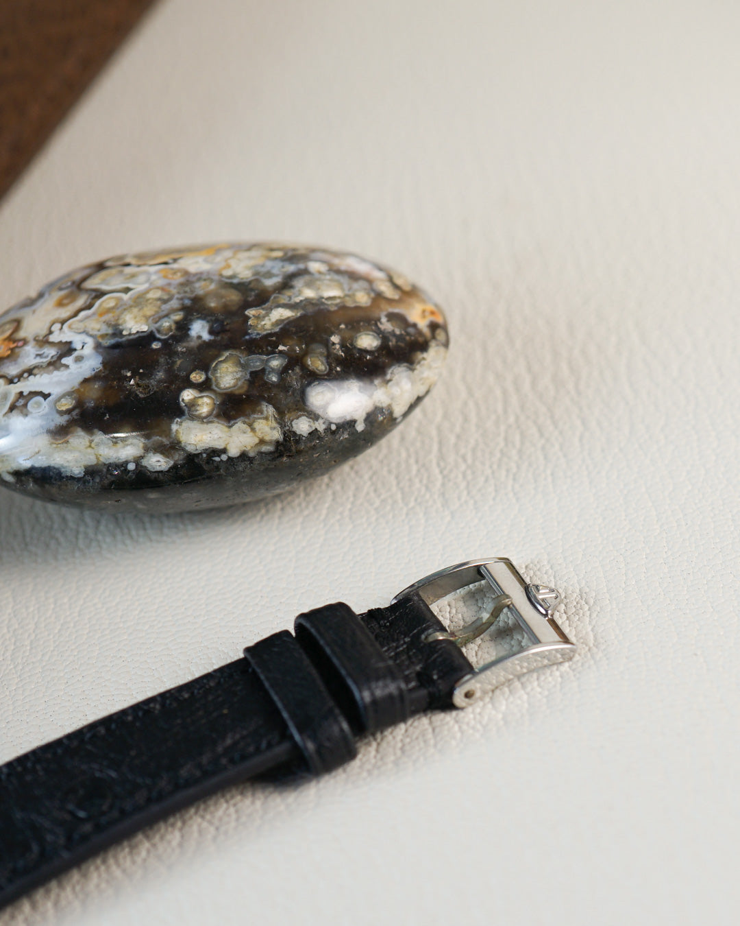 Jaeger-LeCoultre Étrier reference 9041 — Bicolour dial, original buckle