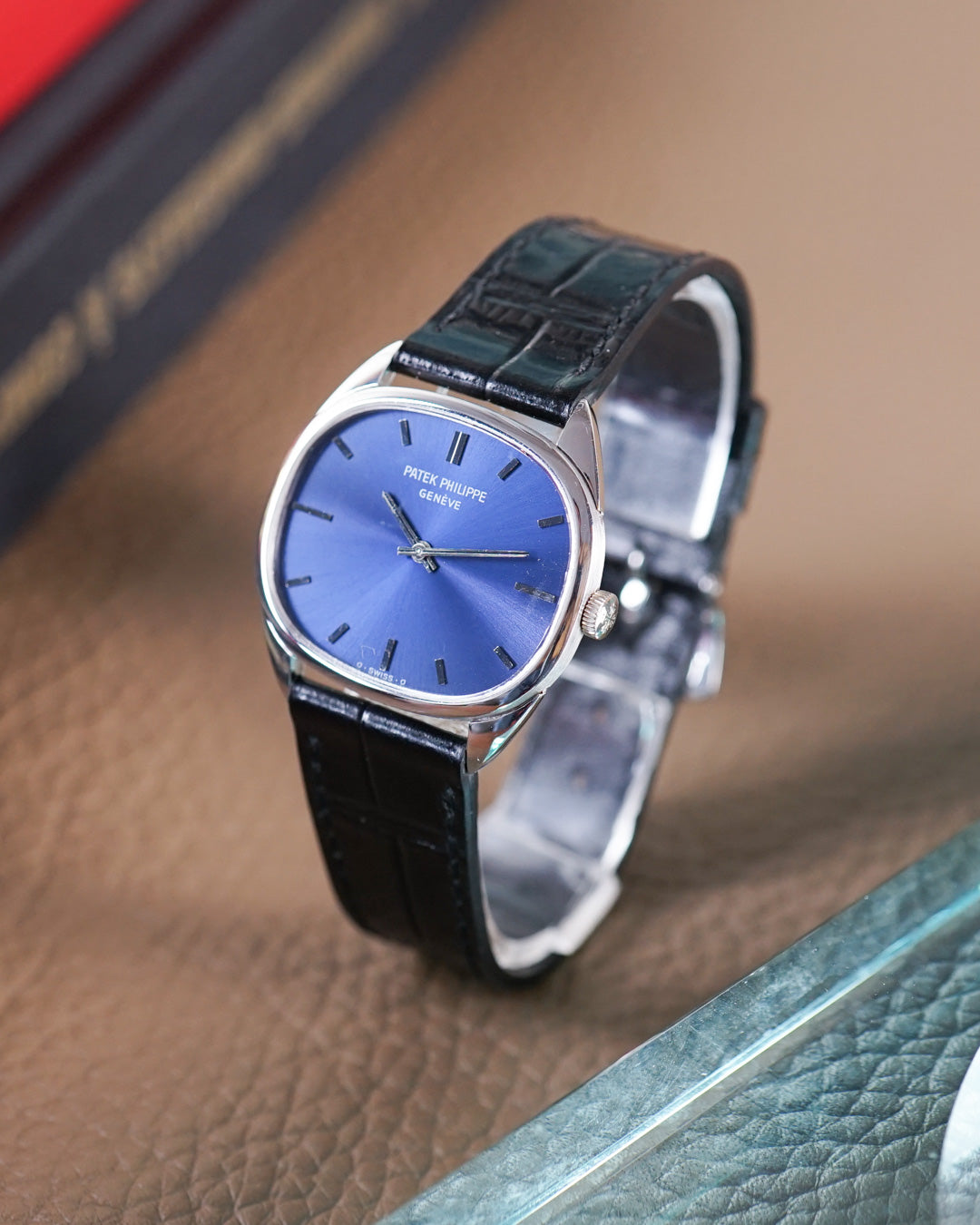 Patek Philippe Golden Ellipse référence 3545 en or blanc — cadran bleu