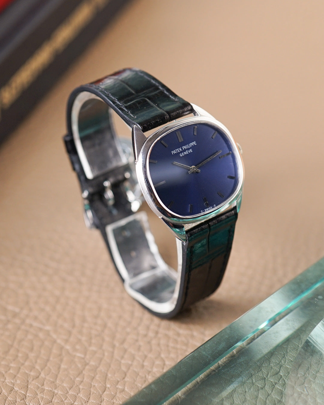 Patek Philippe Golden Ellipse référence 3545 en or blanc — cadran bleu