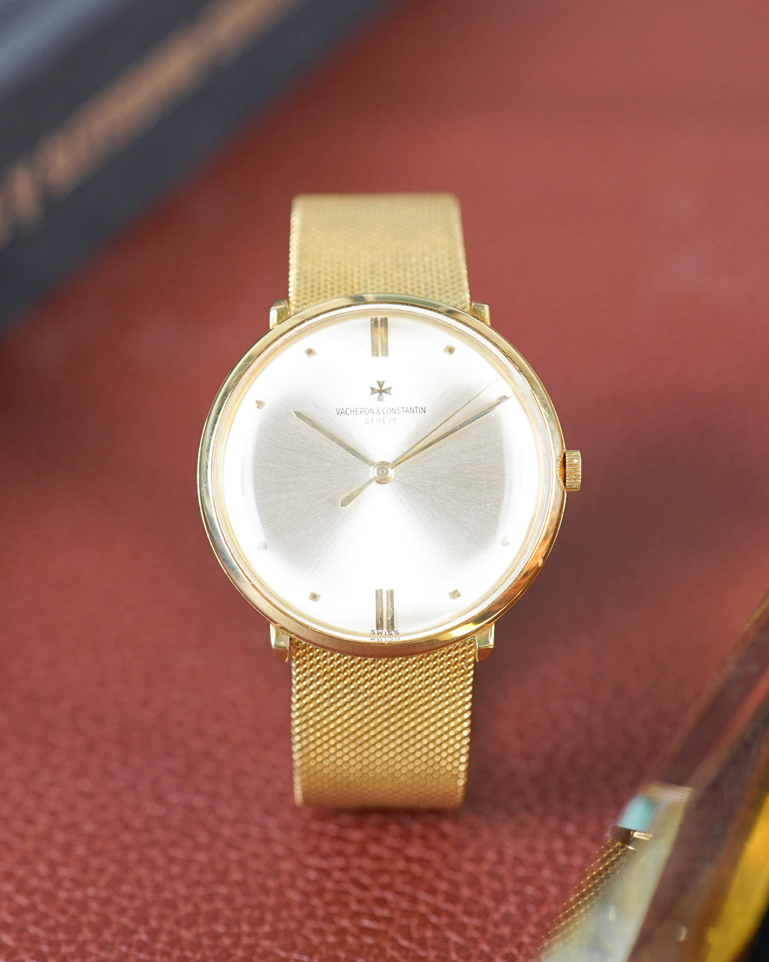 Vacheron Constantin réf. 6487 en or jaune — Cadran à index verticaux, avec bracelet en or, bracelet en crocodile et boucle