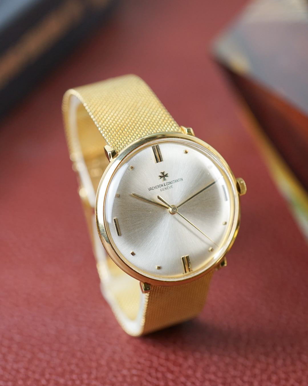 Vacheron Constantin réf. 6487 en or jaune — Cadran à index verticaux, avec bracelet en or, bracelet en crocodile et boucle