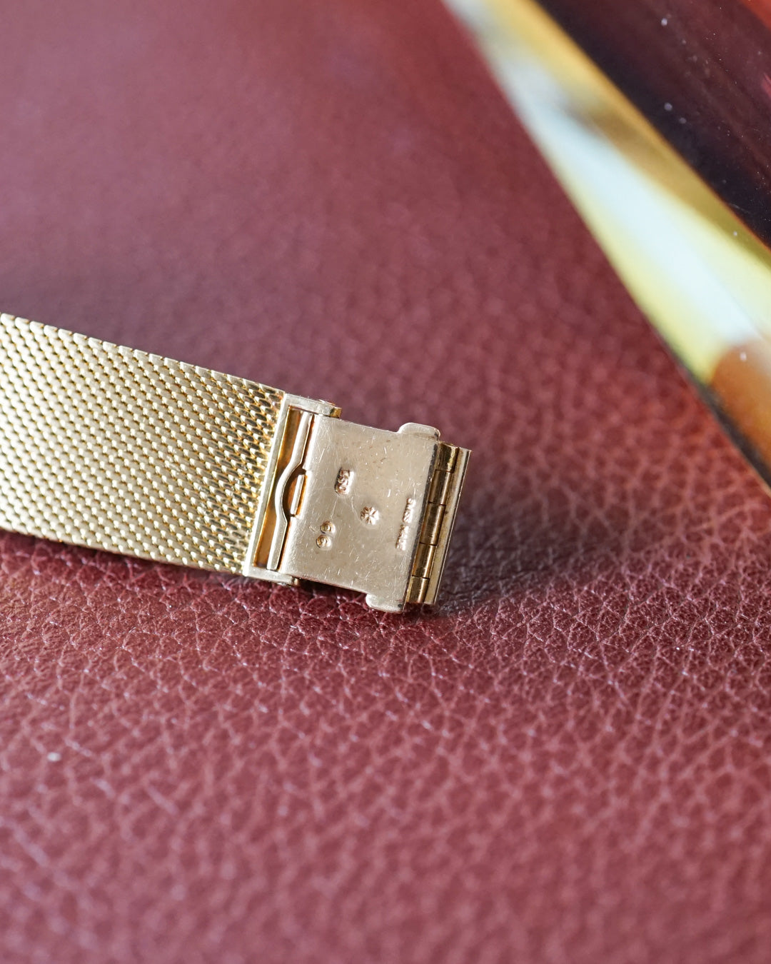 Vacheron Constantin réf. 6487 en or jaune — Cadran à index verticaux, avec bracelet en or, bracelet en crocodile et boucle