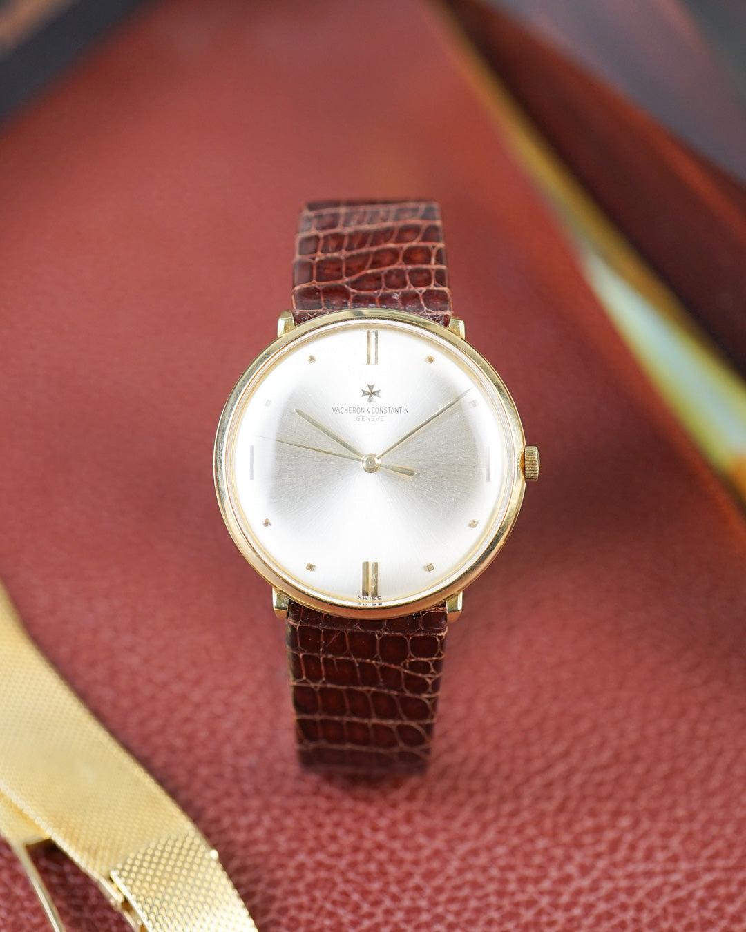 Vacheron Constantin ref. 6487 in yellow gold — Vertical index dial, with gold bracelet, crocodile strap and buckle