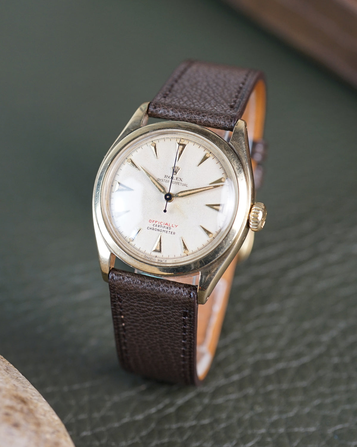 Rolex Oyster Perpetual 6084 Semi Bubbleback, red Officially