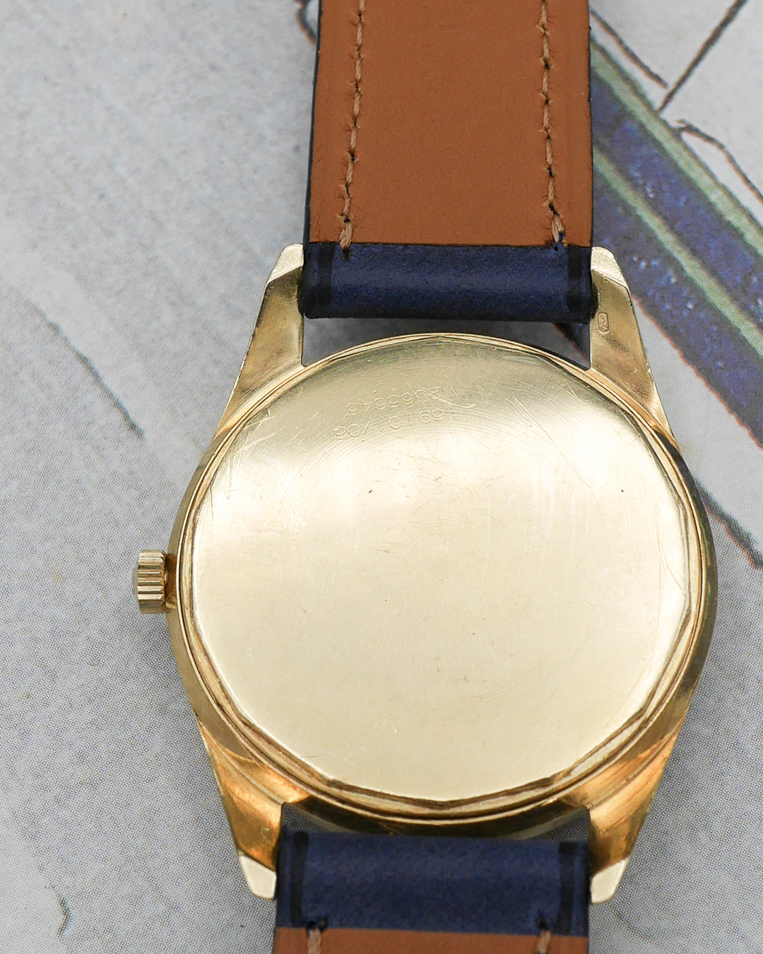 1960s Universal Geneve Polerouter in 18kt gold and rare guilloch? dial