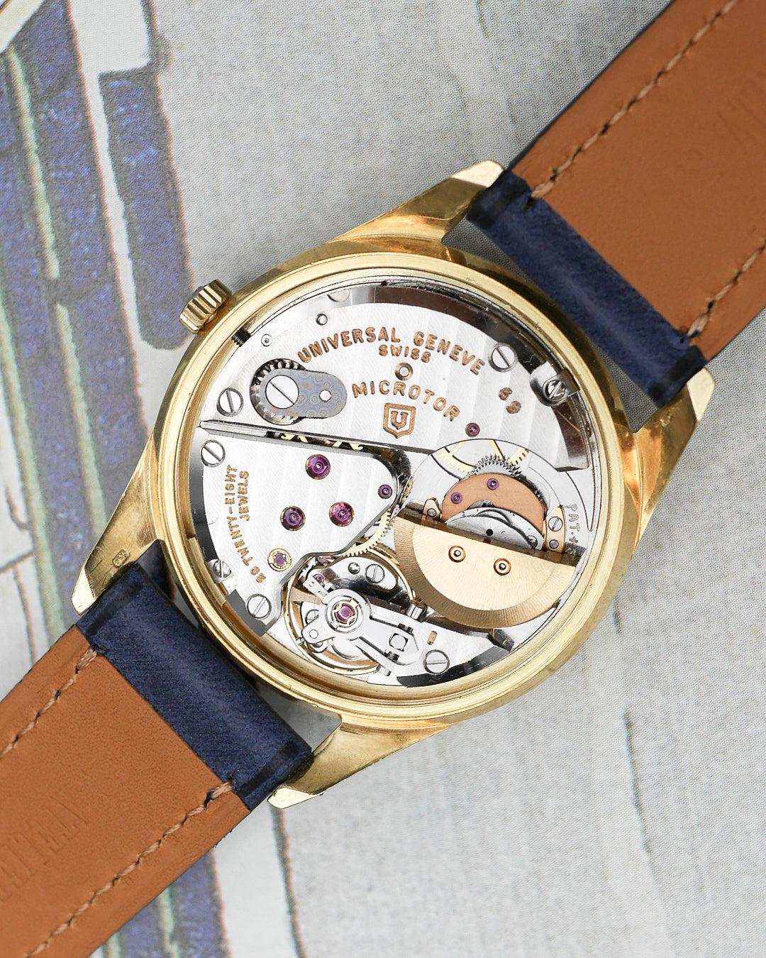 1960s Universal Geneve Polerouter in 18kt gold and rare guilloch? dial