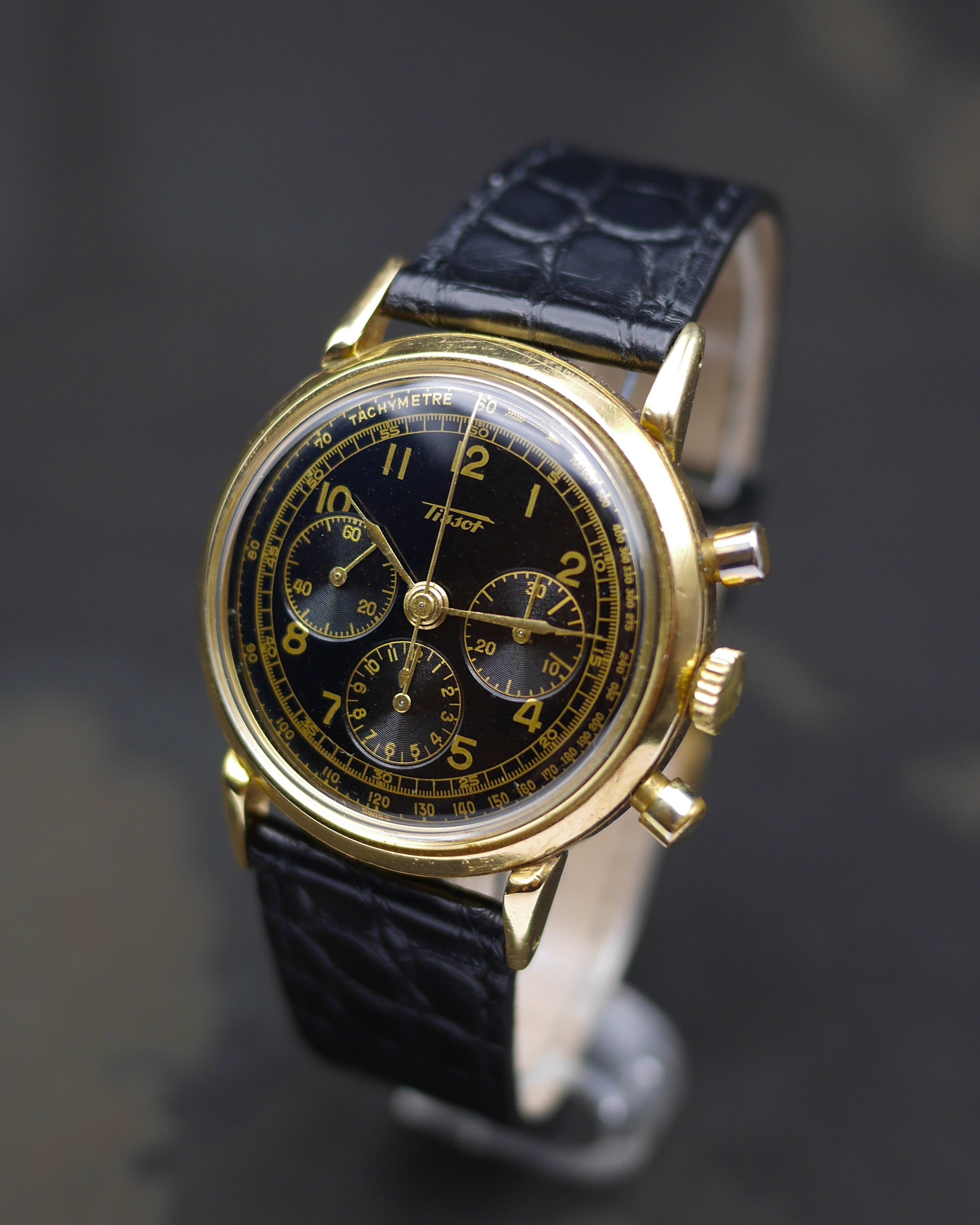 1940s Tissot chronograph with gilt dial in 18kt Yellow Gold