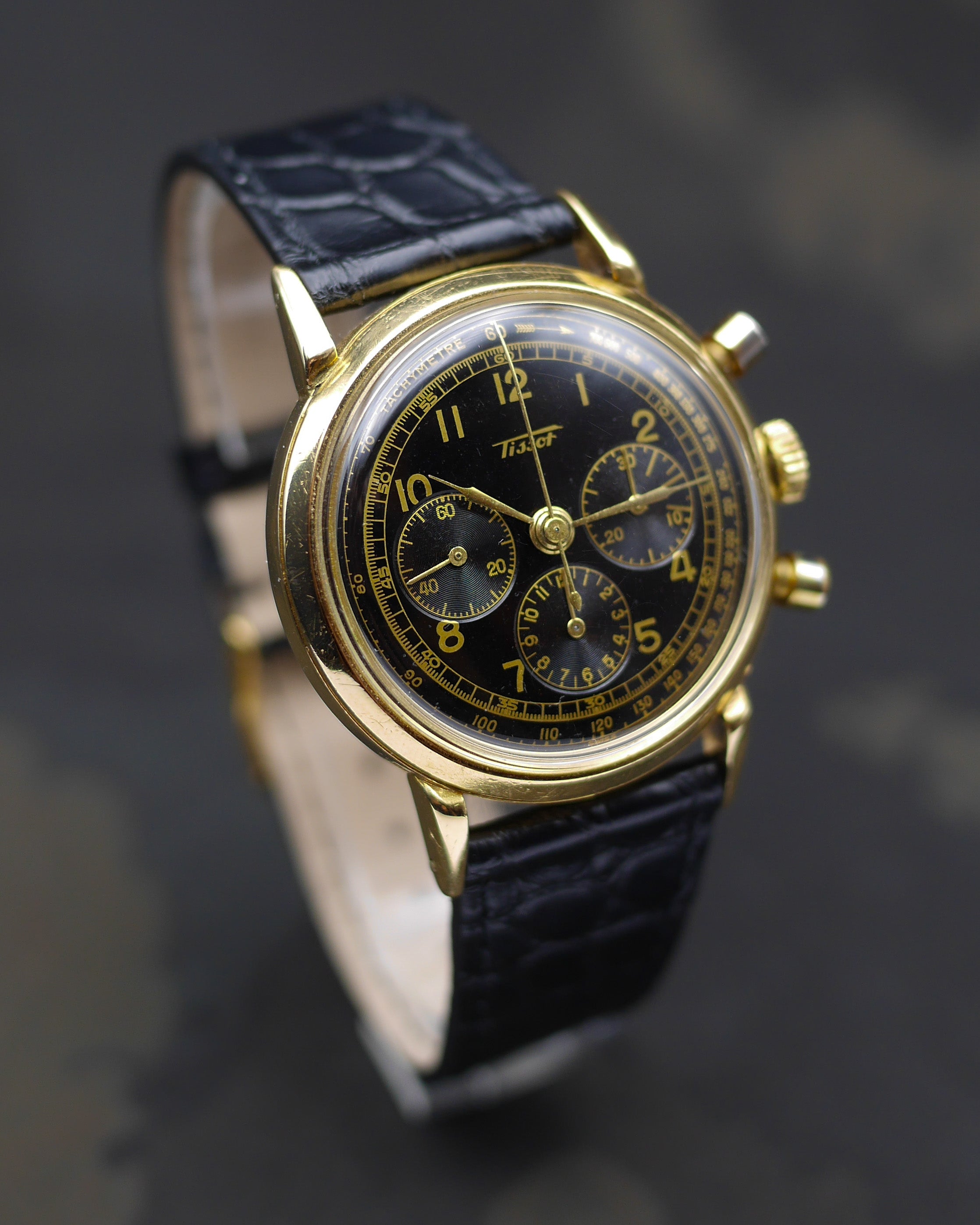 1940s Tissot chronograph with gilt dial in 18kt Yellow Gold