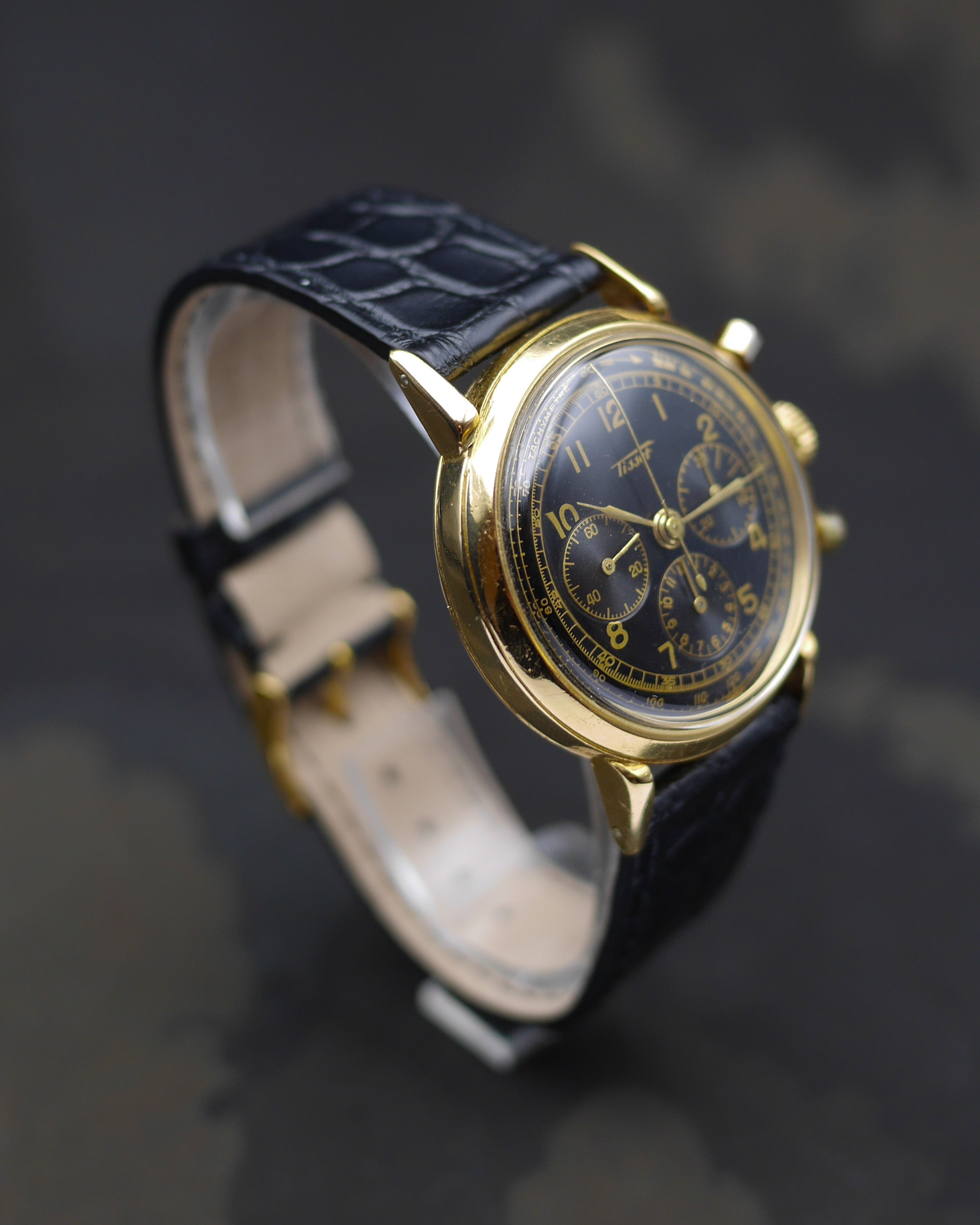 1940s Tissot chronograph with gilt dial in 18kt Yellow Gold