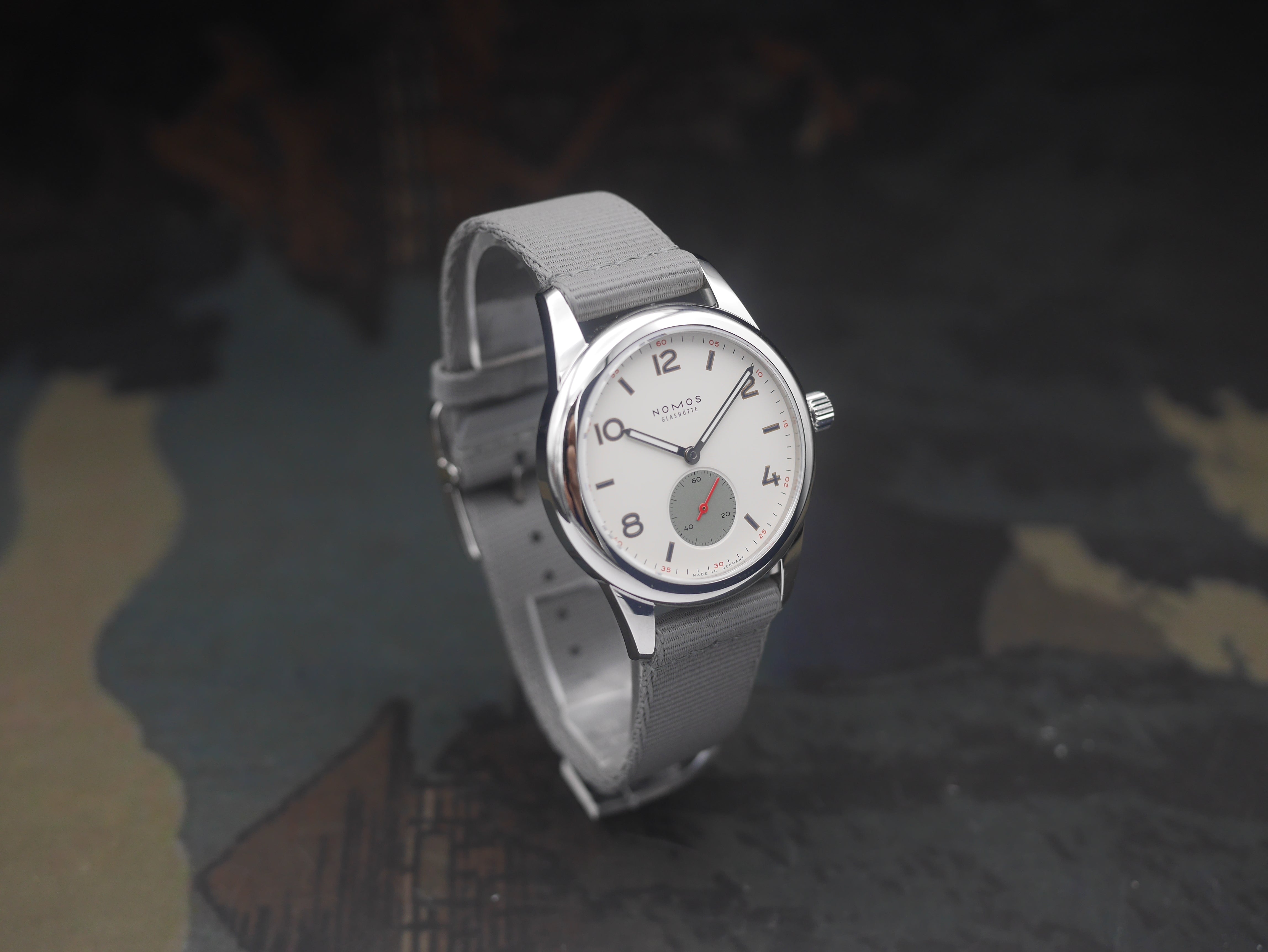 NOMOS Metro Datum Gangreserve 5476