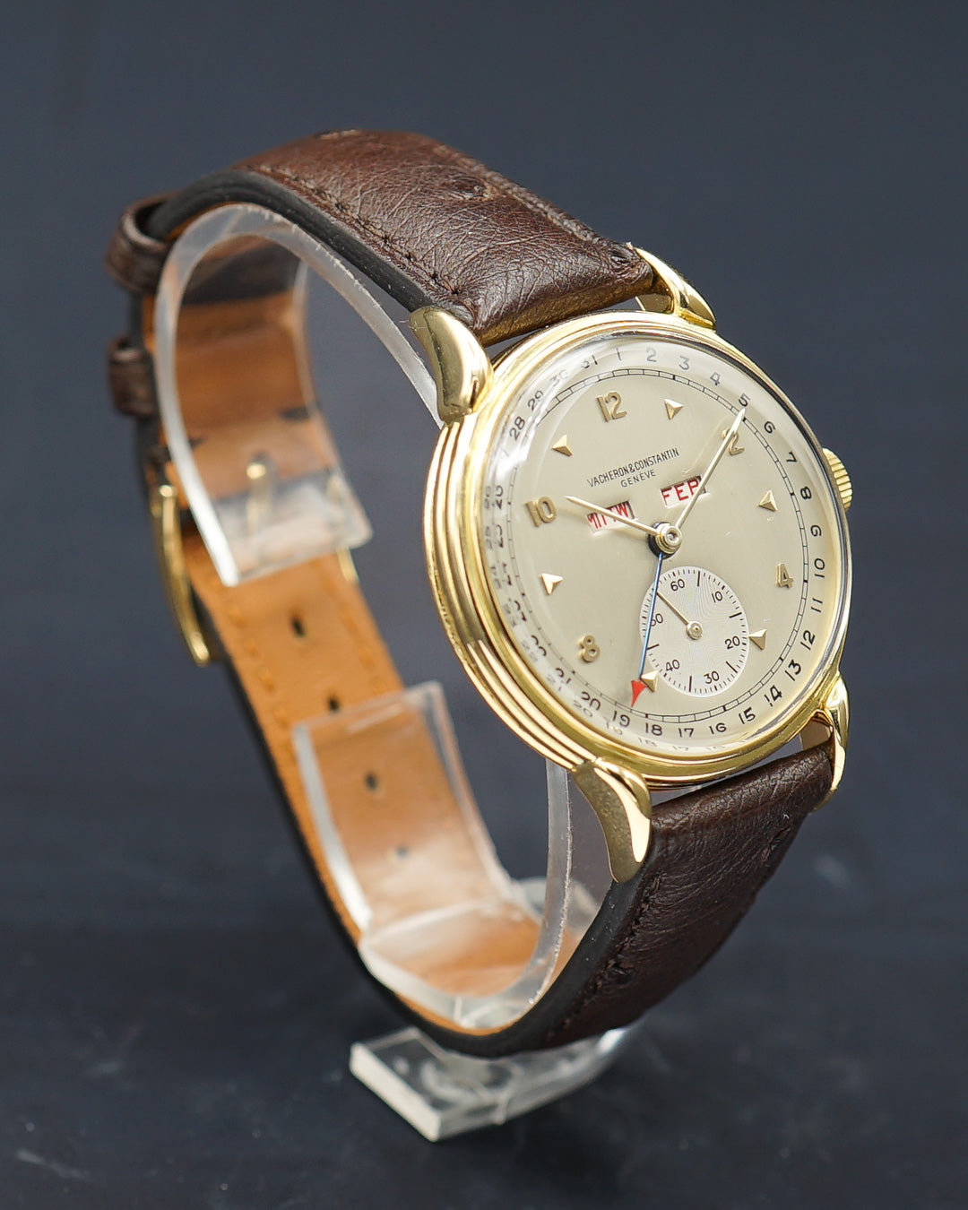 1940s Vacheron Constantin Triple Calendar Ref. 4240 in 18kt yellow gold