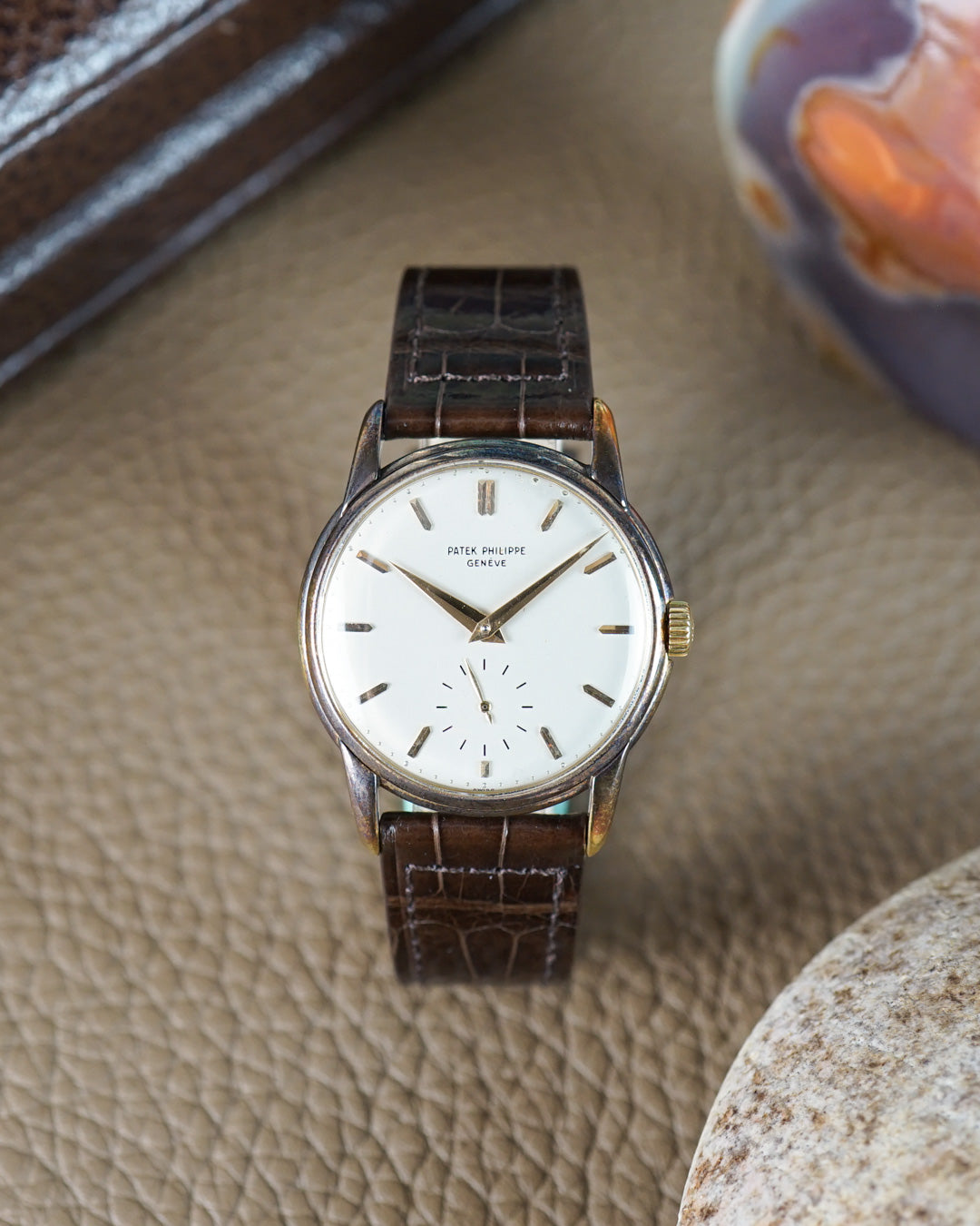 Patek Philippe Calatrava reference 1569 in yellow gold — engraved enamel dial, calibre 27-AM 400