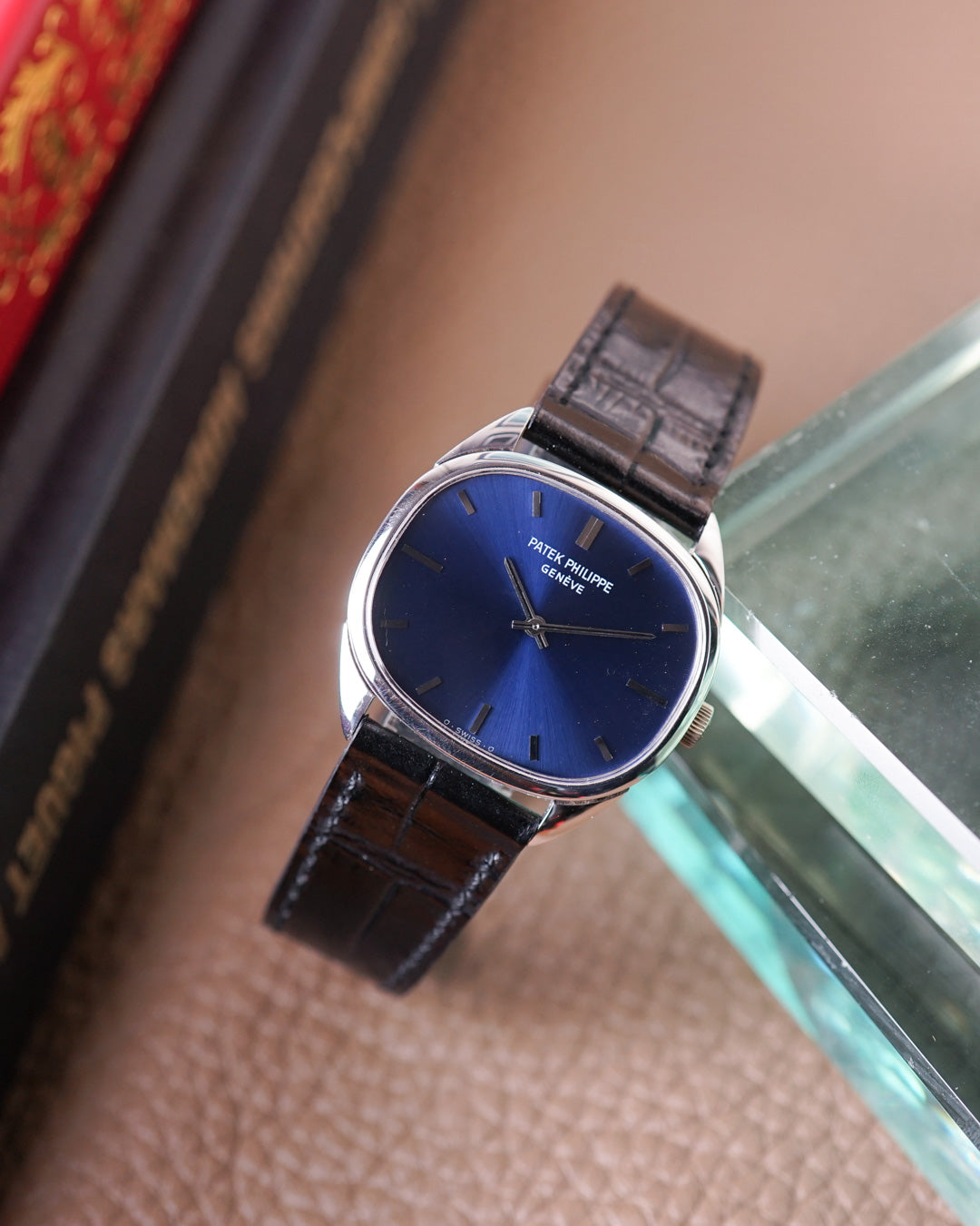 Patek Philippe Golden Ellipse référence 3545 en or blanc — cadran bleu