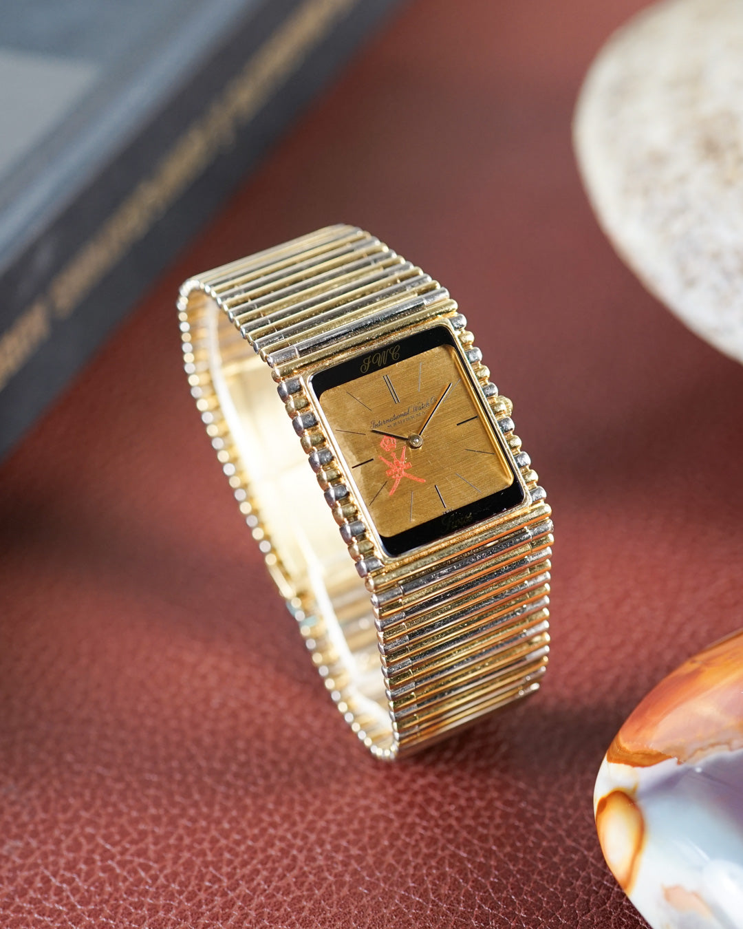 IWC réf. 6138 en or jaune et blanc — Cadran Sultanat d'Oman