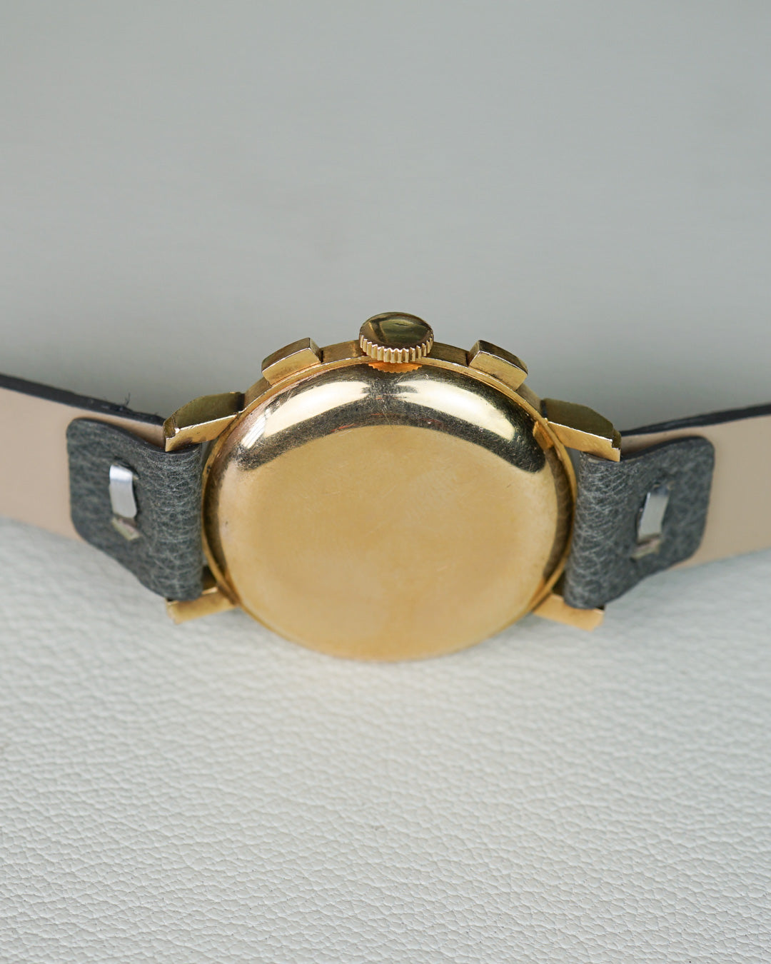 Movado "Fab. Suisse" Chronograph M90 in yellow gold