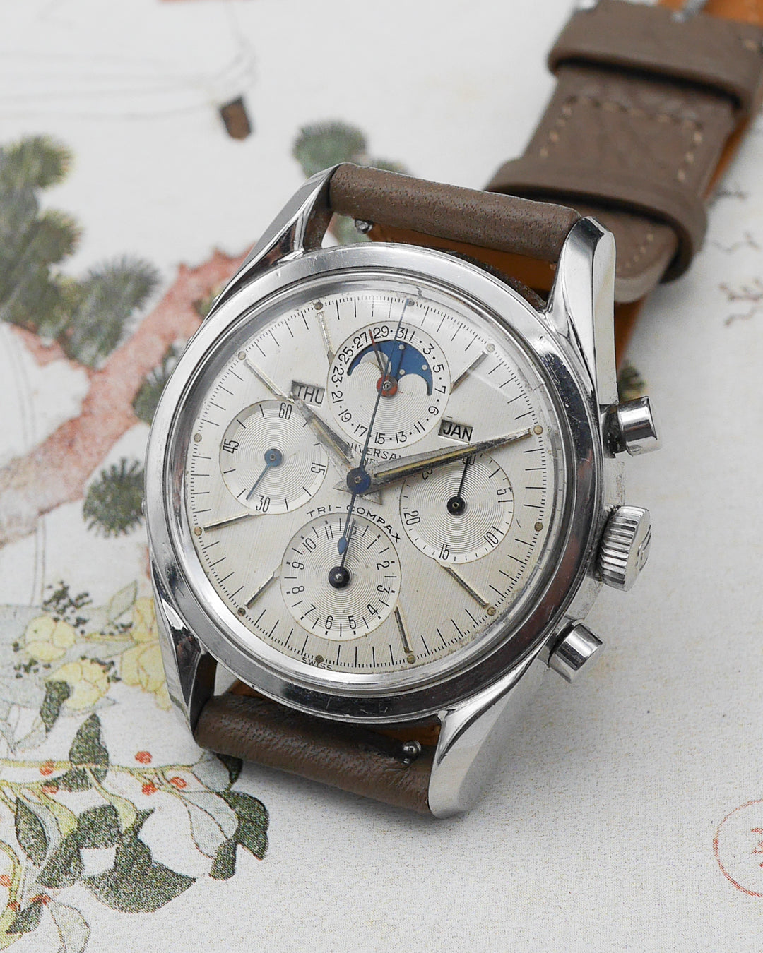 1960s Universal Geneve 222100 Tri-Compax Moonphase Chronograph