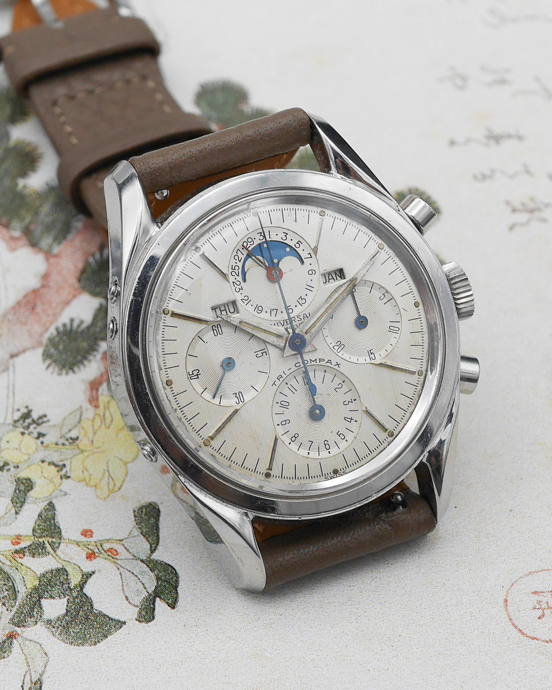 1960s Universal Geneve 222100 Tri-Compax Moonphase Chronograph
