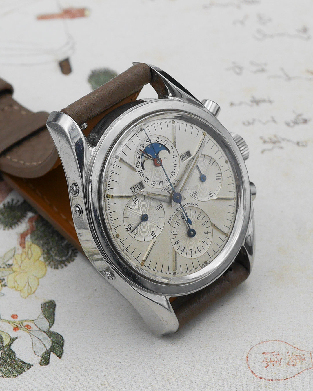 1960s Universal Geneve 222100 Tri-Compax Moonphase Chronograph