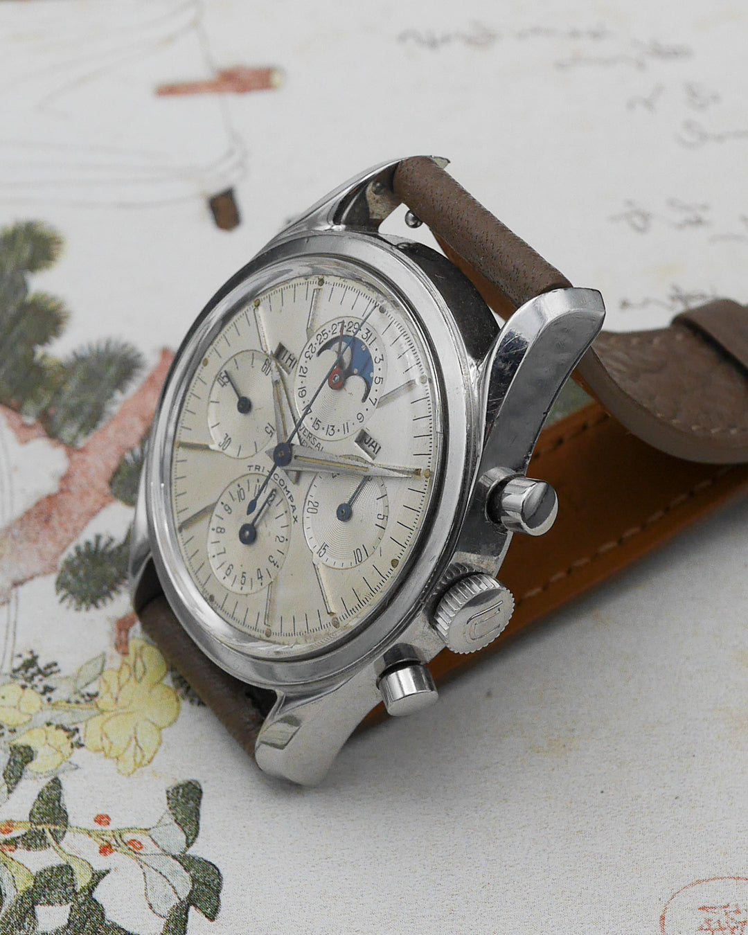 1960s Universal Geneve 222100 Tri-Compax Moonphase Chronograph