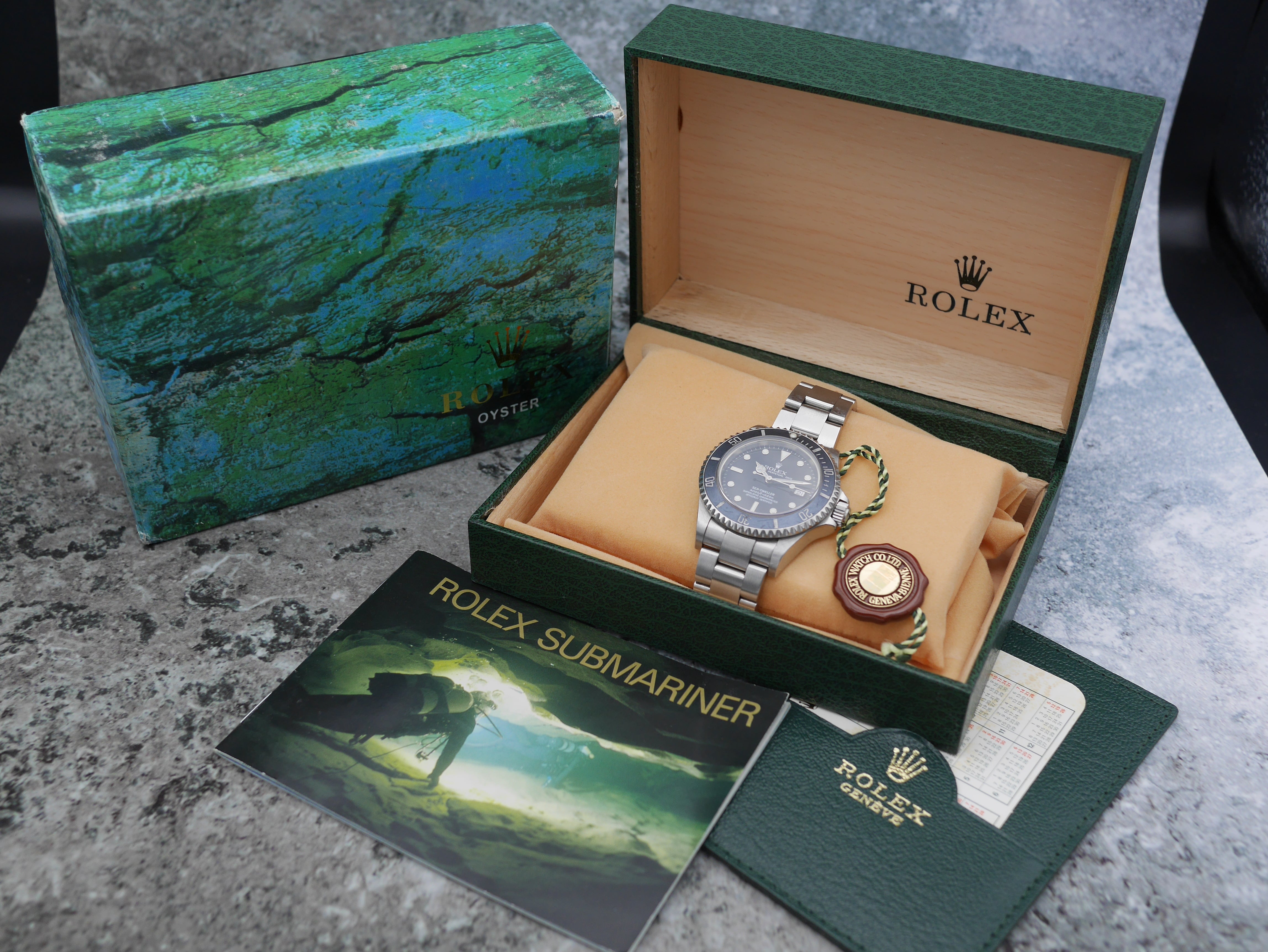 2004 Rolex Sea-Dweller ref. 16600 patinated bezel - with Box
