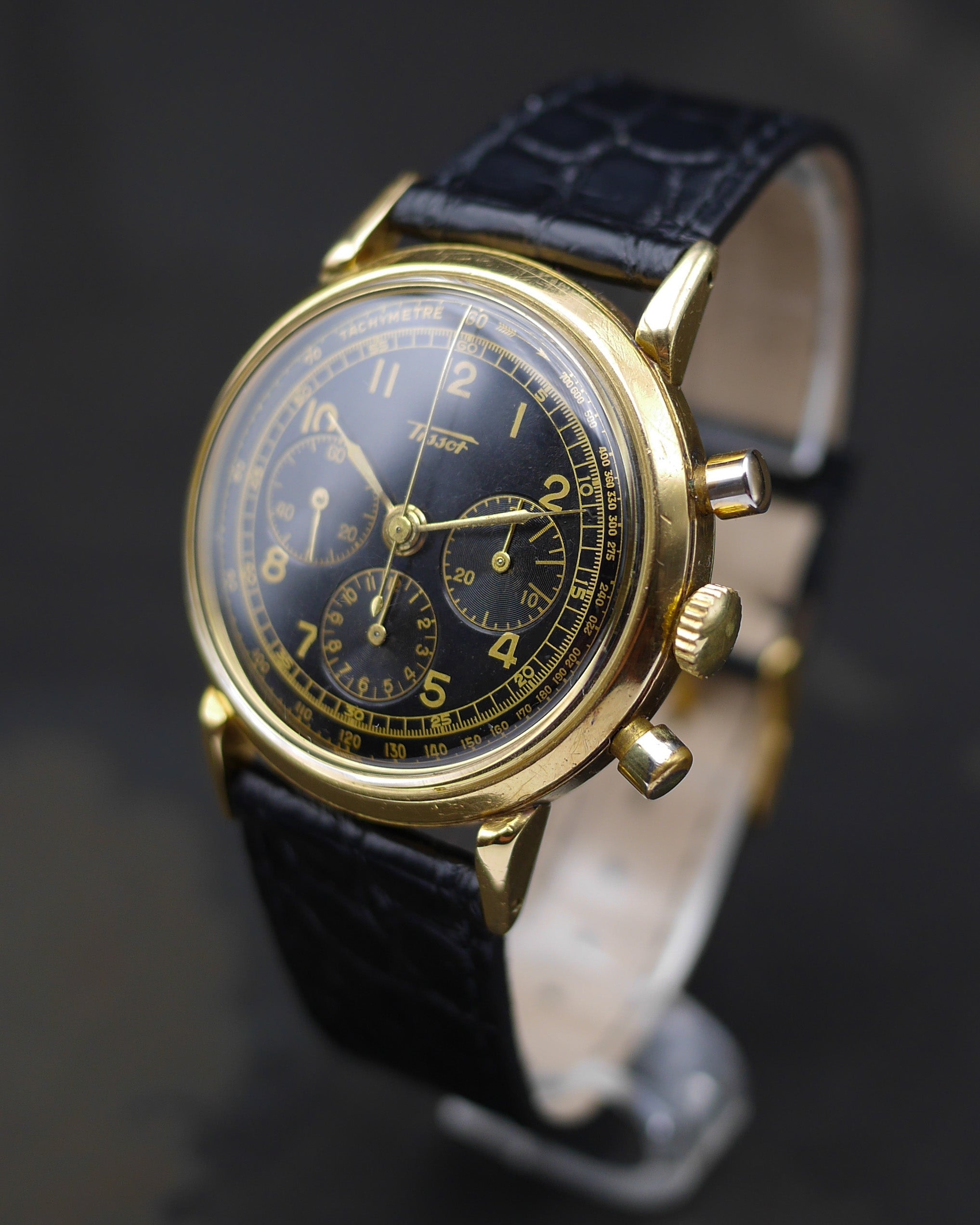 1940s Tissot chronograph with gilt dial in 18kt Yellow Gold