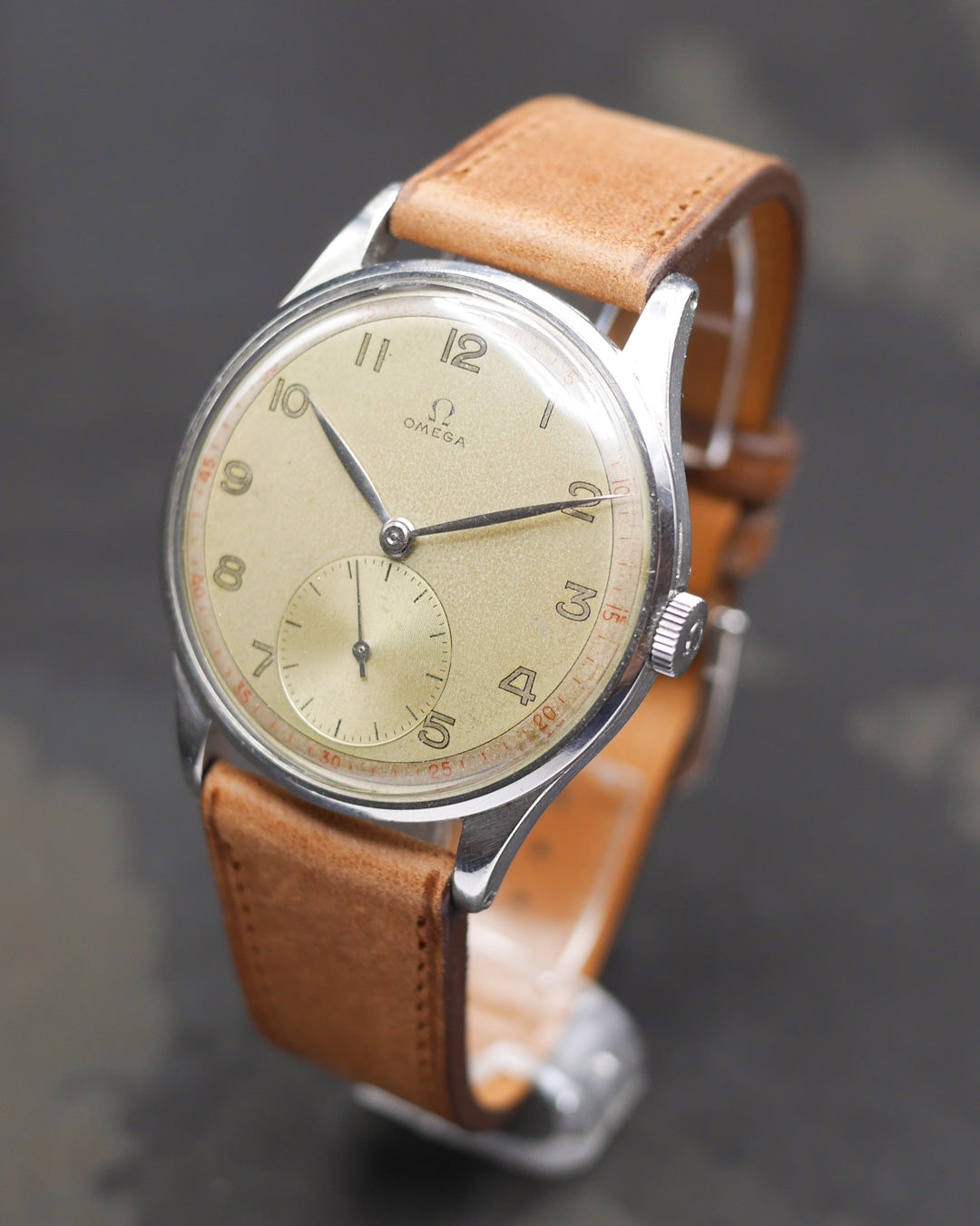 1940s Omega Jumbo red scale 30T2 caliber