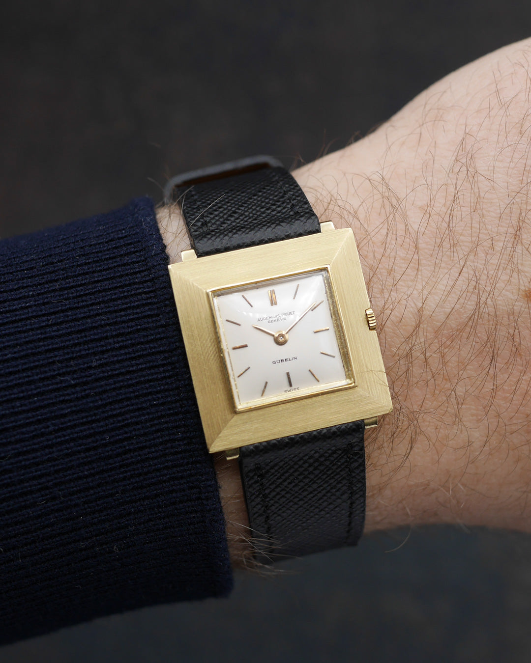 1950s Audemars Piguet square case signed Gübelin in 18kt yellow gold