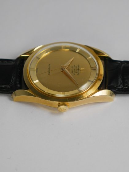 Universal Geneve Polerouter De Luxe in 18kt yellow gold - Sabiwatches