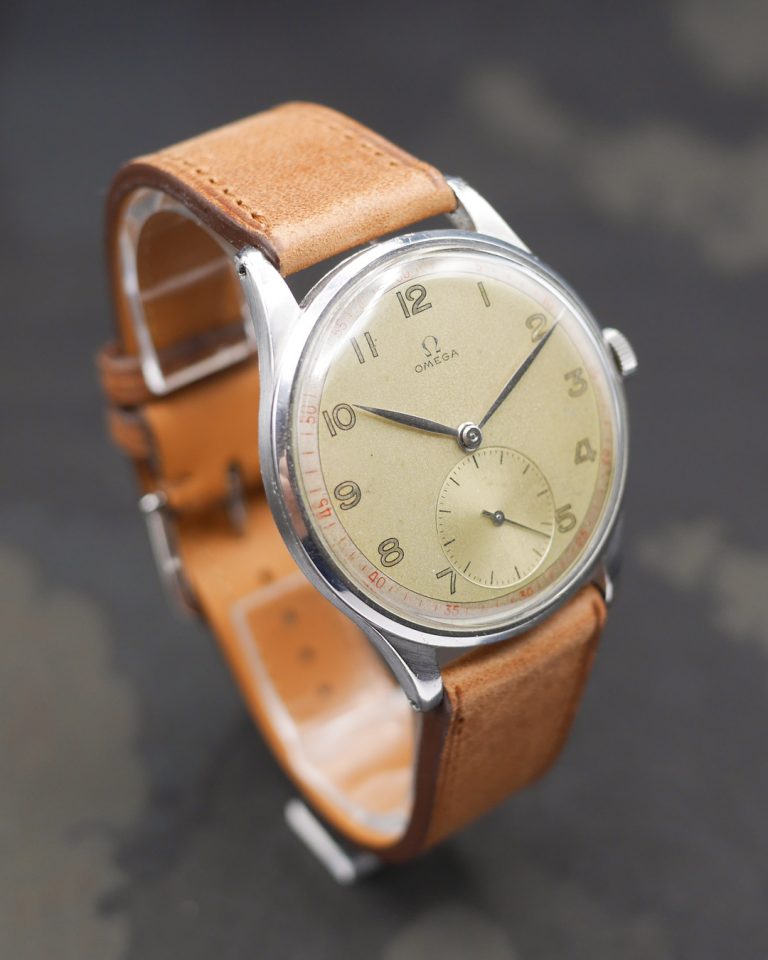 1940s Omega Jumbo red scale 30T2 caliber - Sabiwatches