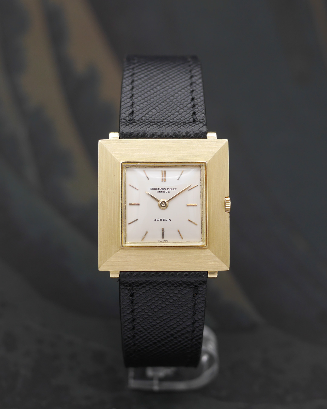 1950s Audemars Piguet square case signed Gübelin in 18kt yellow gold ...